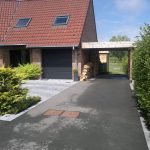 Entrée de garage en enrobé macadam par ABC Paysage dans le Nord Pas de Calais près de lille