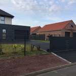 Entrée de garage en enrobé macadam par ABC Paysage dans le Nord Pas de Calais près de lille