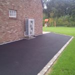 Entrée de garage en enrobé macadam par ABC Paysage dans le Nord Pas de Calais près de lille