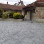 Terrasse en pavé pierre bleue et autre par ABC Paysage dans le Nord Pas de Calais près de lille